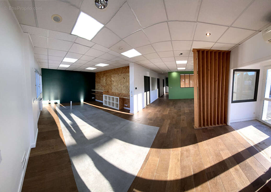 A VENDRE : Très beau Batiment d'activité 855 m2 (RDC 635 + étages 220) situé au NORD de NANTES - photo 9