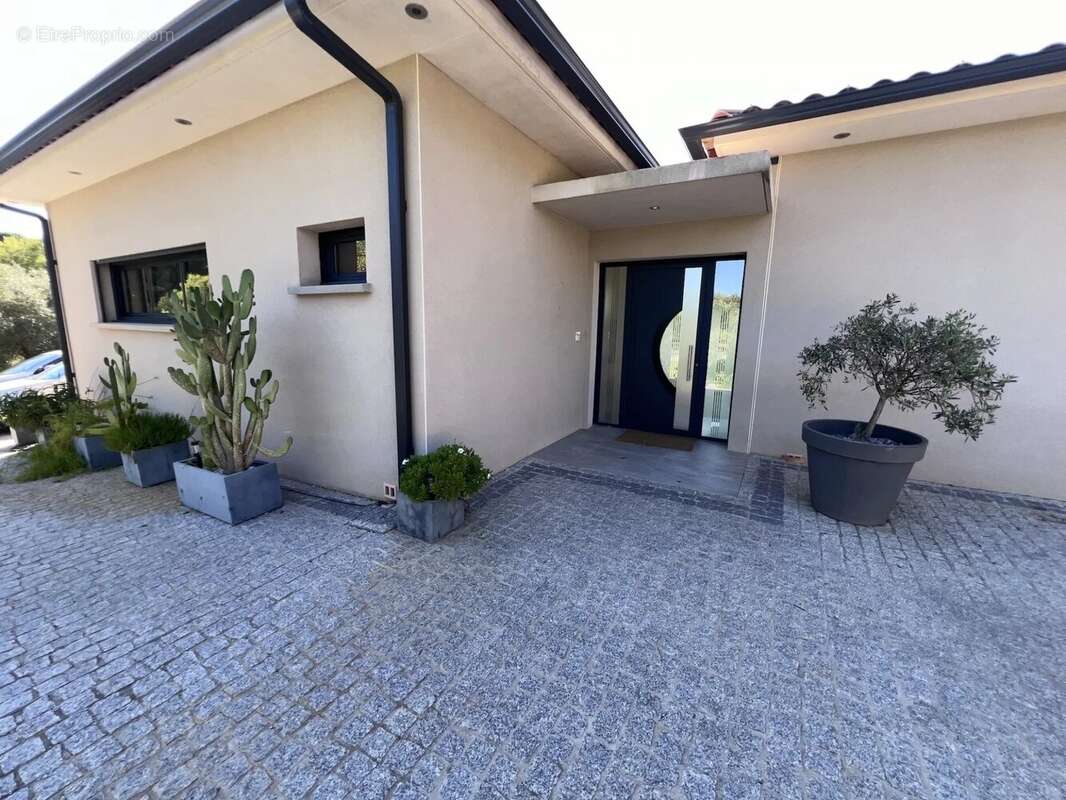 Maison à SOLLIES-TOUCAS