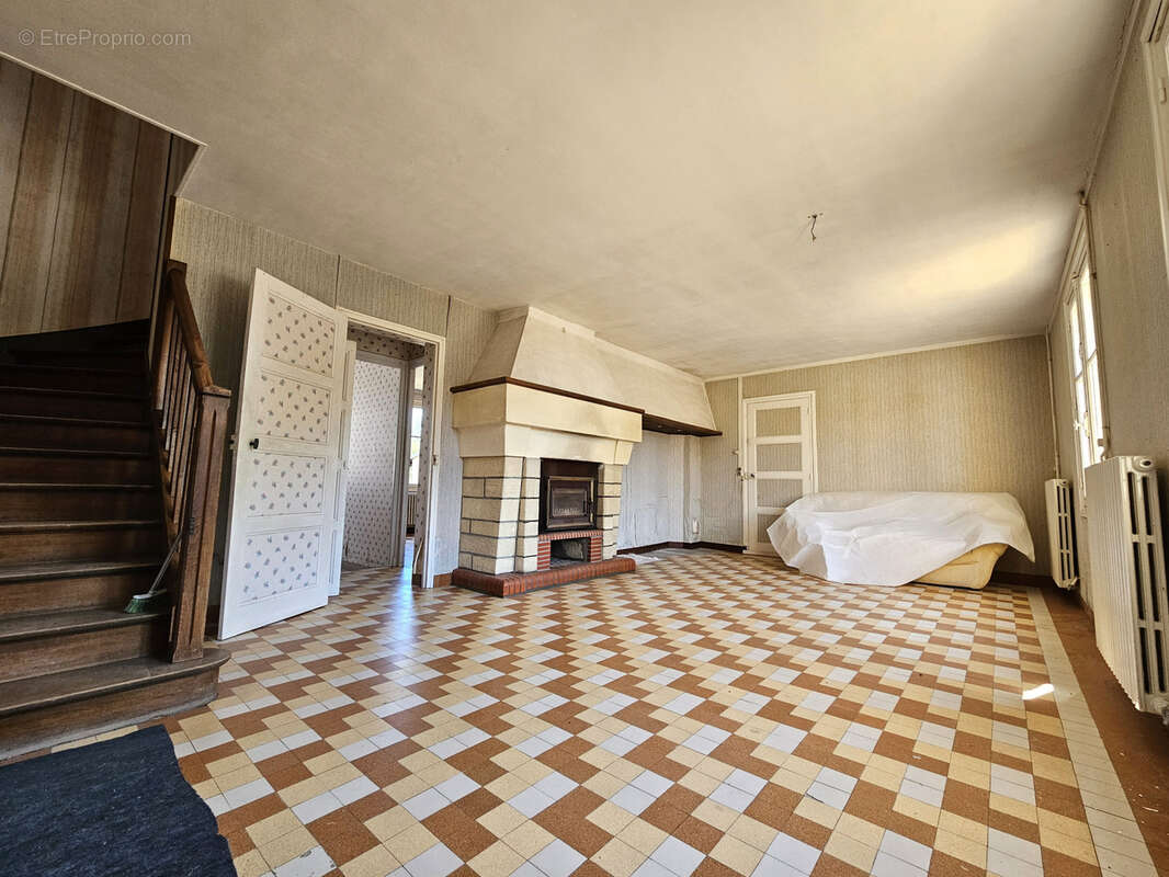 Maison - 3 chambres - Dépendances - Terrain - photo 2