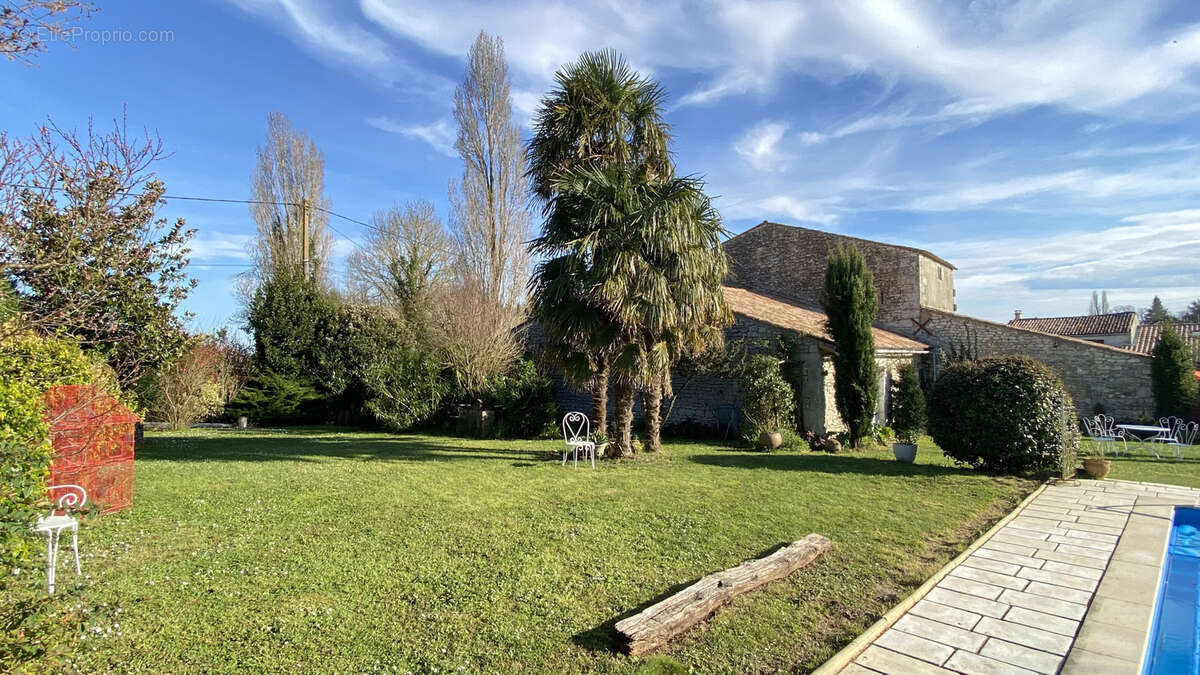 Maison à BOUTENAC-TOUVENT