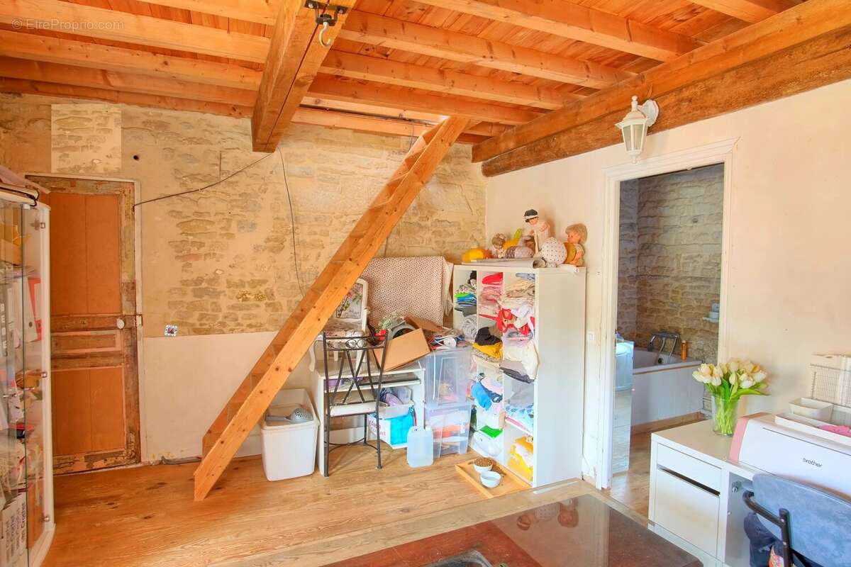REVIERS - Maison en pierre 130m² avec 4 chambres & jardin - photo 9