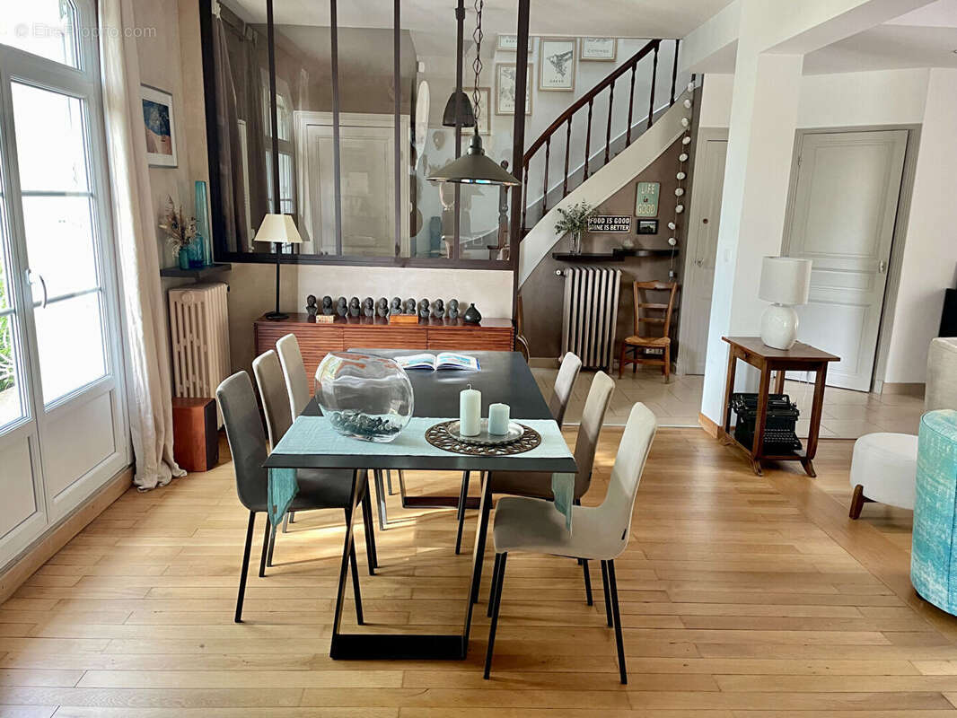 Maison à SAINT-CYR-SUR-LOIRE