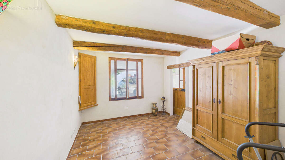 À 5 km d'Avignon Maison de Village Type LOFT 170 m² avec Terrasse, Garage Idéale 2 Familles - photo 6