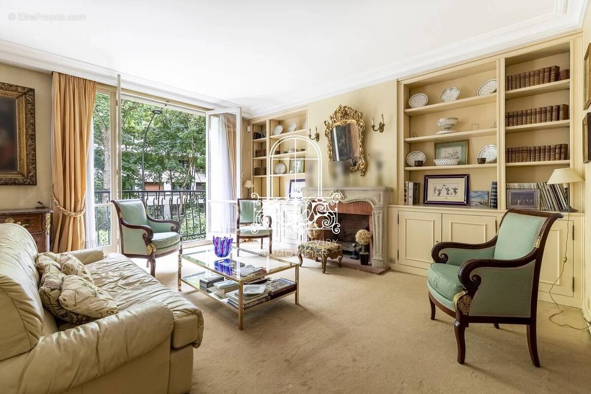 Appartement à PARIS-16E