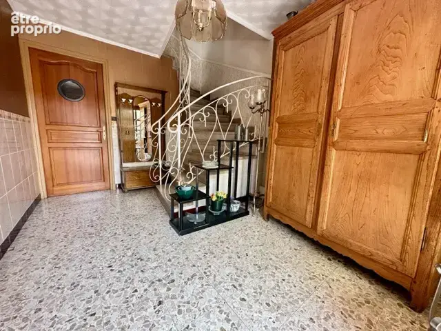 Maison de ville de 136 m2 4 chambres, Grande véranda et un appartement de de type 2 de 42 m2. 2 Garage - photo 4
