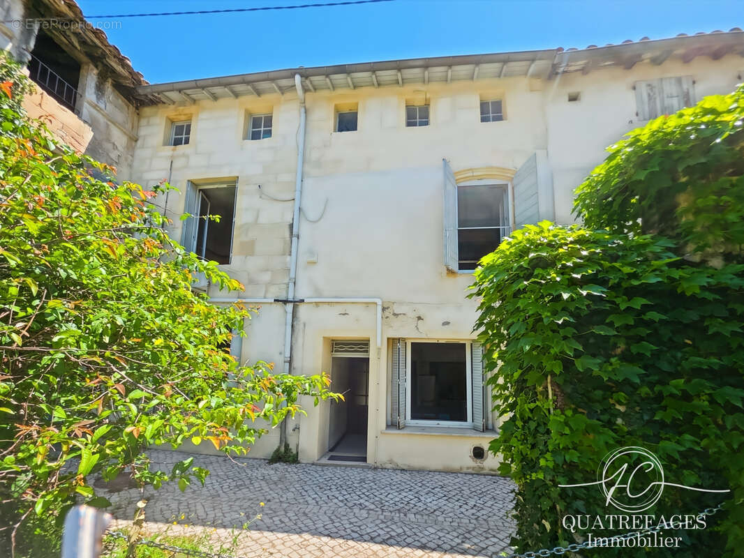 Maison de ville aux beaux volumes proche Théatre. - photo 2