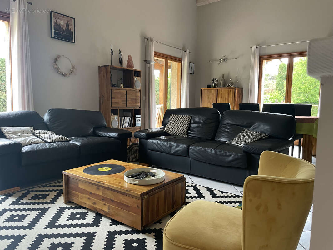 VILLA  de 201 M2  offrant 5 CHAMBRES - photo 7