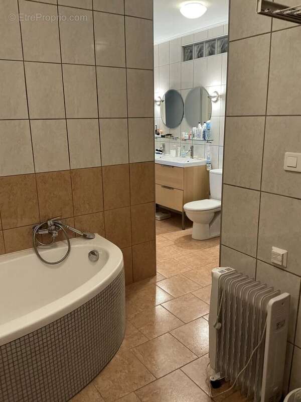 Maison à CASTELNAU-MONTRATIER