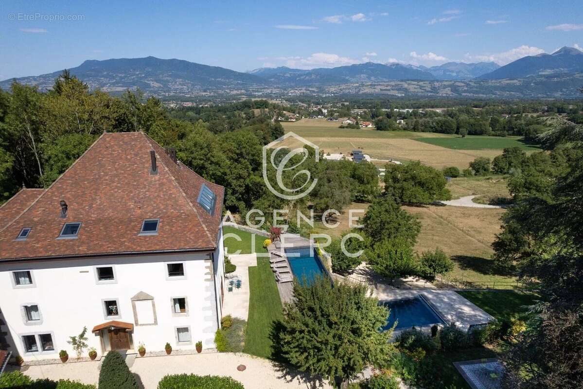 Maison à PERS-JUSSY