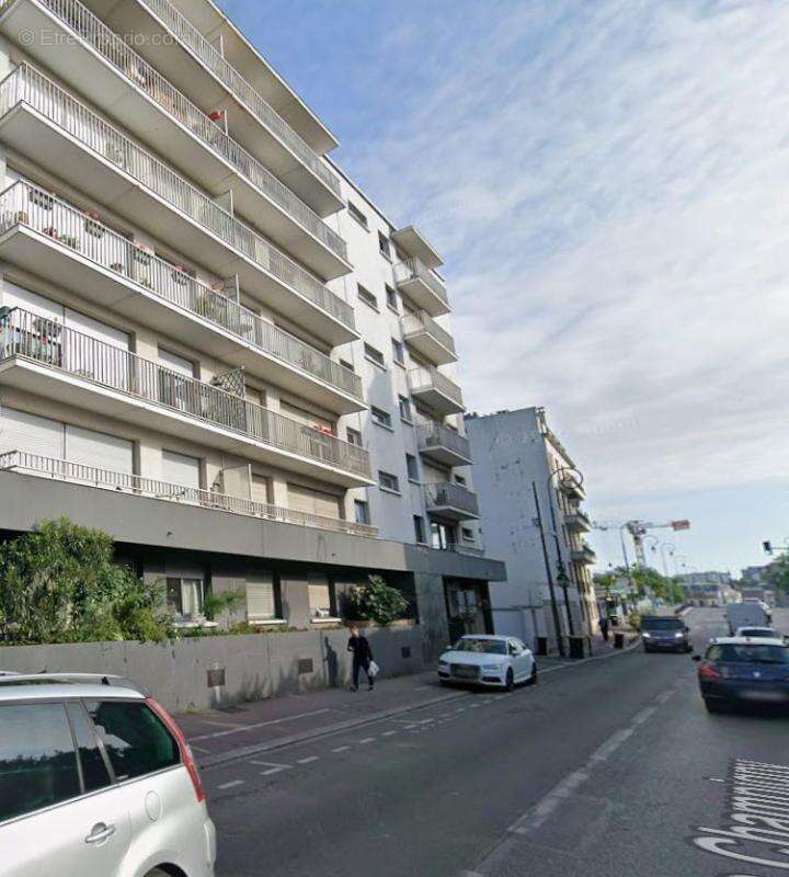 Parking à SAINT-MAUR-DES-FOSSES