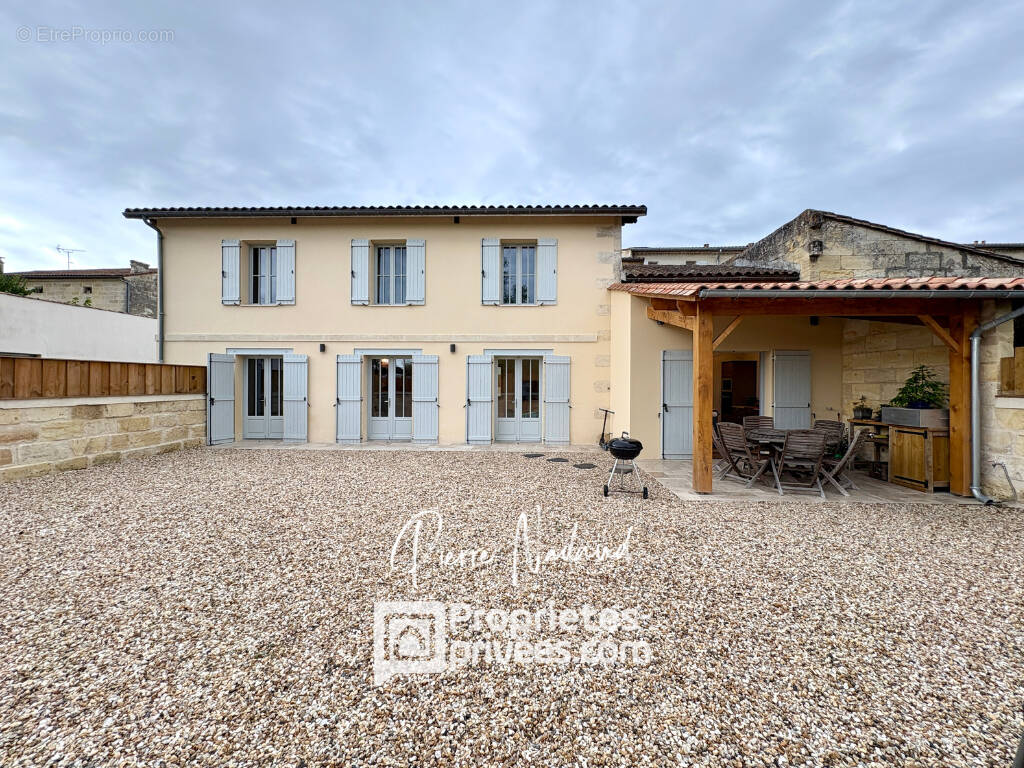 Maison à SAINT-MEDARD-DE-GUIZIERES
