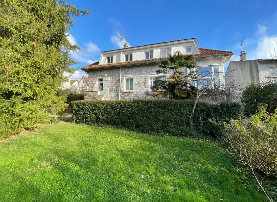 Maison à CHENNEVIERES-SUR-MARNE