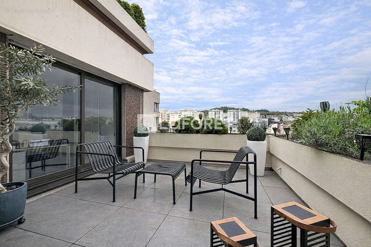 Appartement à SURESNES