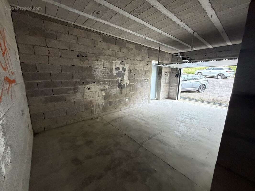 Parking 37 m² à Saint-Nabord  - photo 3