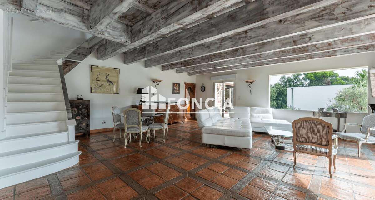 Maison à SAINT-LAURENT-DES-ARBRES