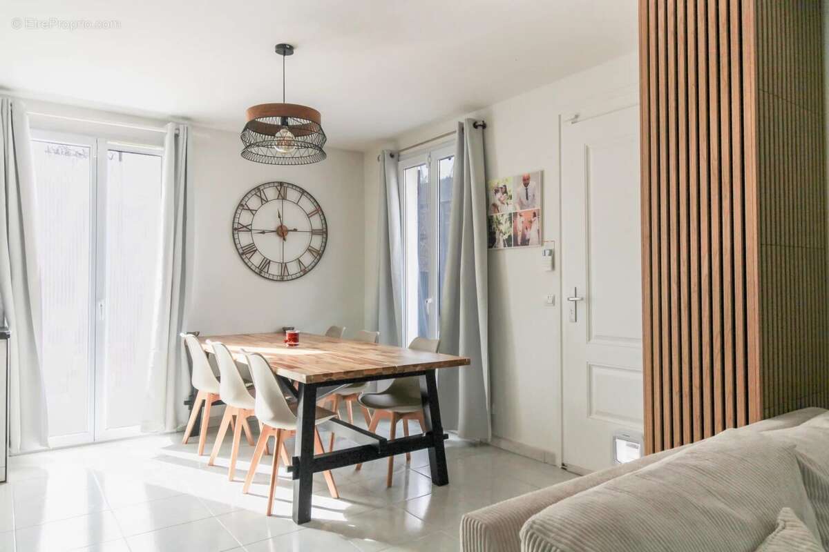 Maison à LA TOUR