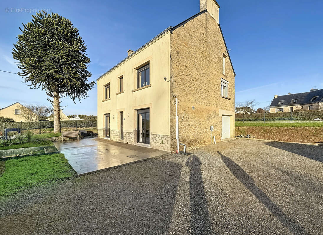 Maison à REGUINY