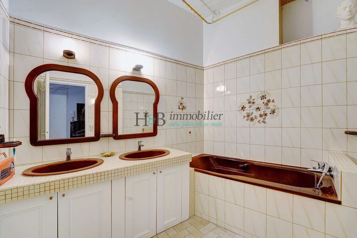 Appartement à PARIS-11E