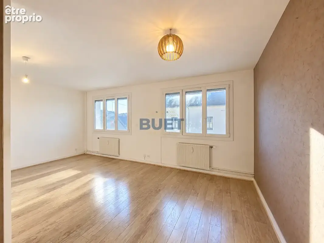 À decouvrir : spacieux appartement t5 avec cave et garage   rue prosper de barante - photo 2