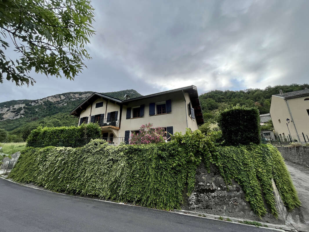 Grande maison familiale avec gîte indépendant, terrasses et jardin à Sainte-Colombe-sur-Guette - photo 48