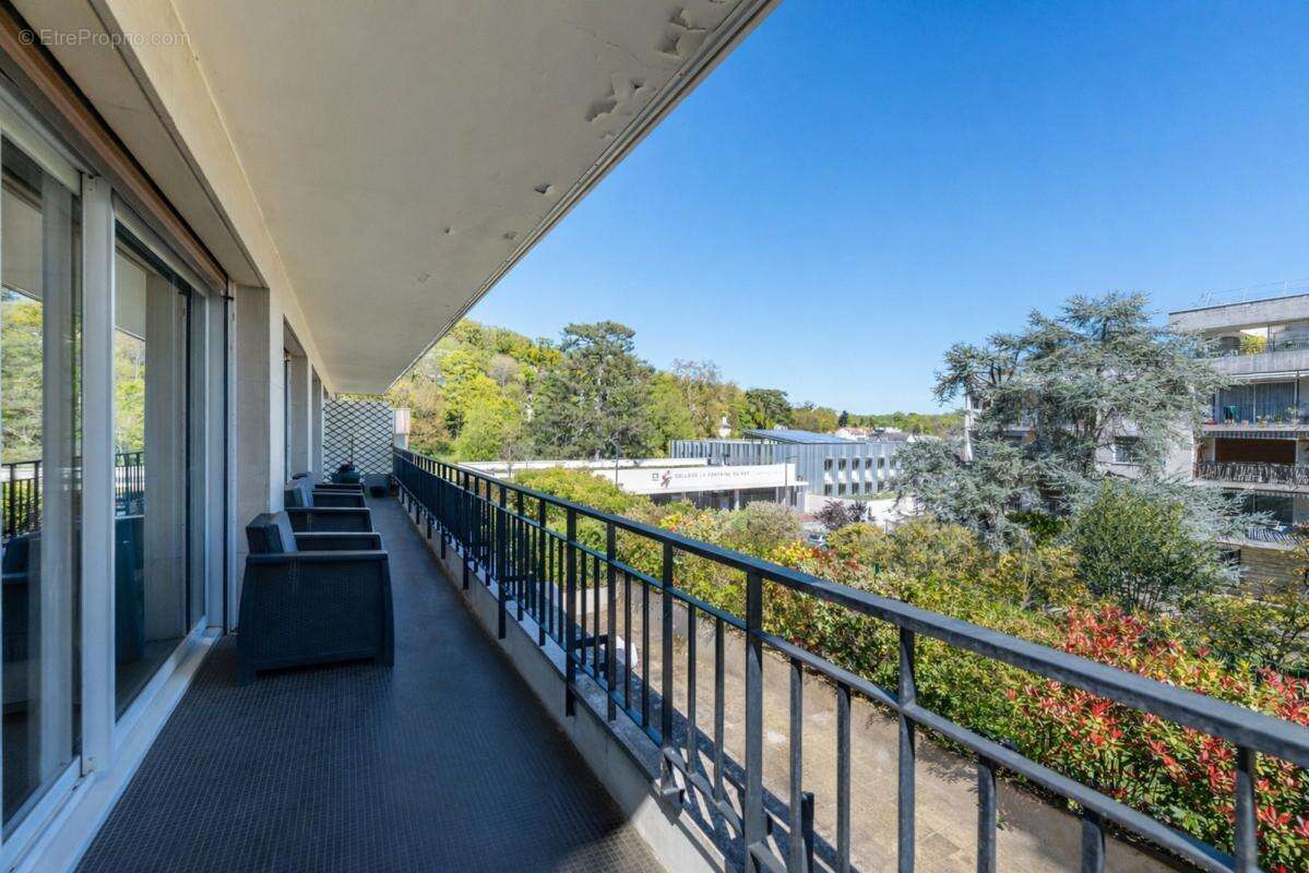 Appartement à VILLE-D'AVRAY