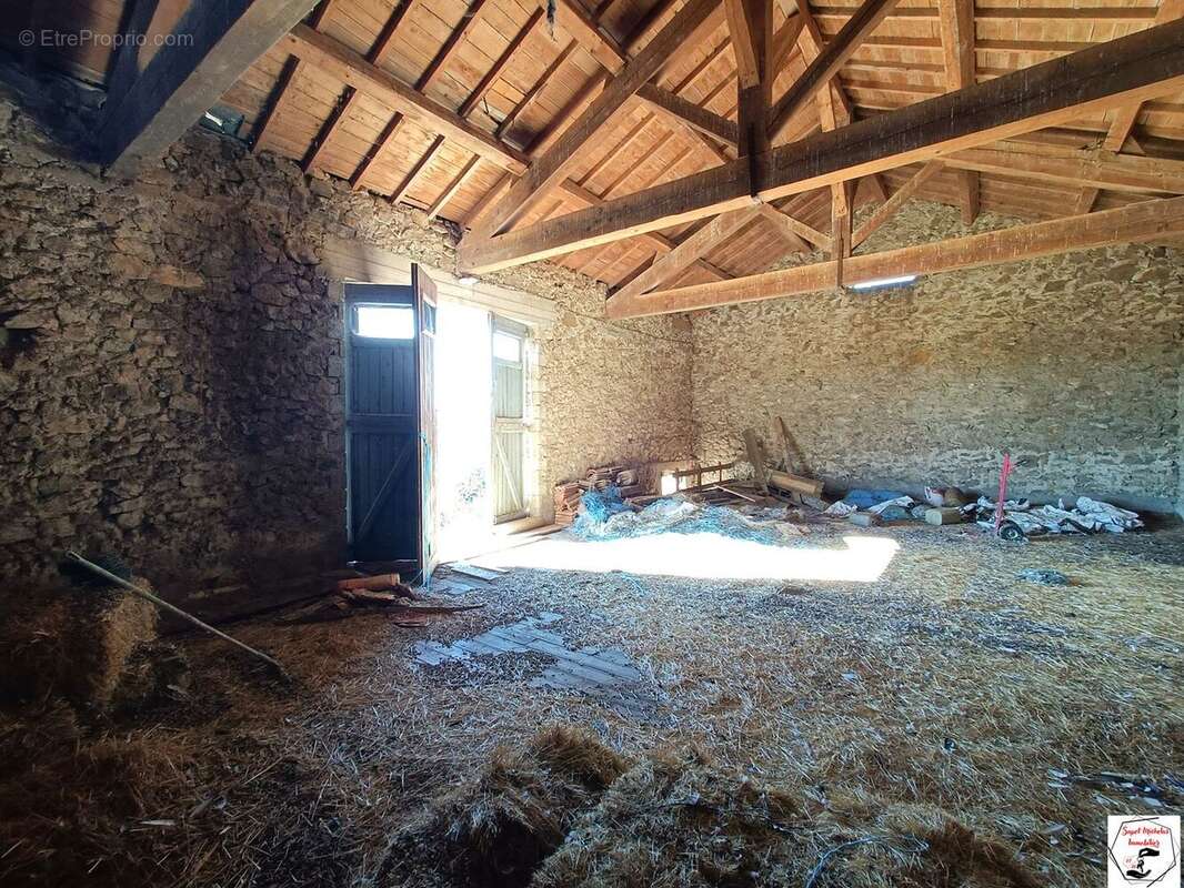 Maison à COLOMBIER-LE-JEUNE