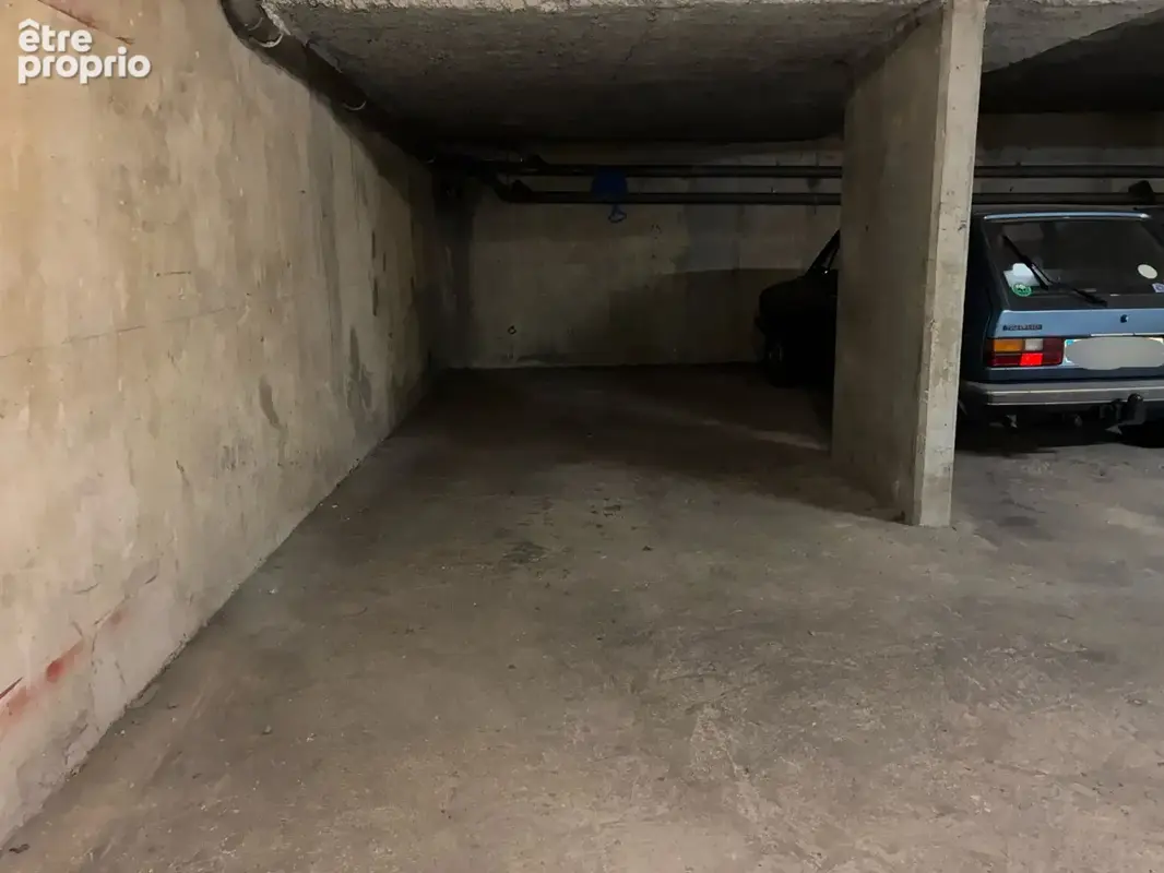 Parking à PARIS-18E