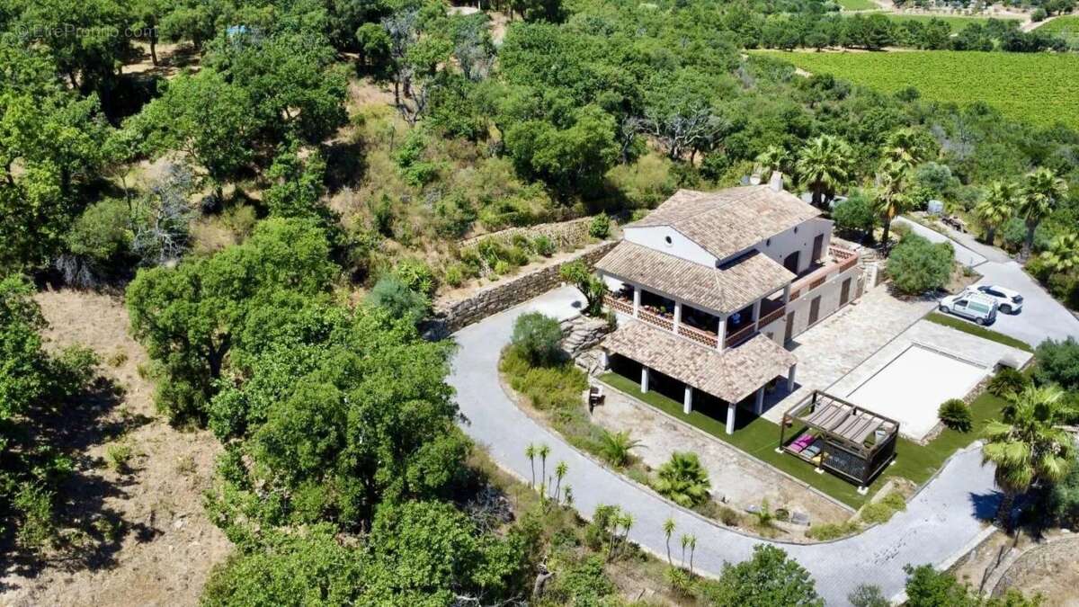 Maison à PLAN-DE-LA-TOUR