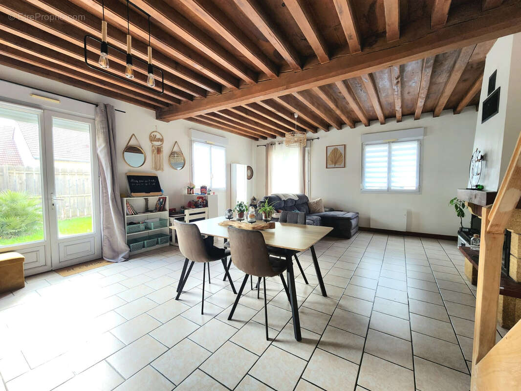 Maison à SAINT-PARRES-AUX-TERTRES