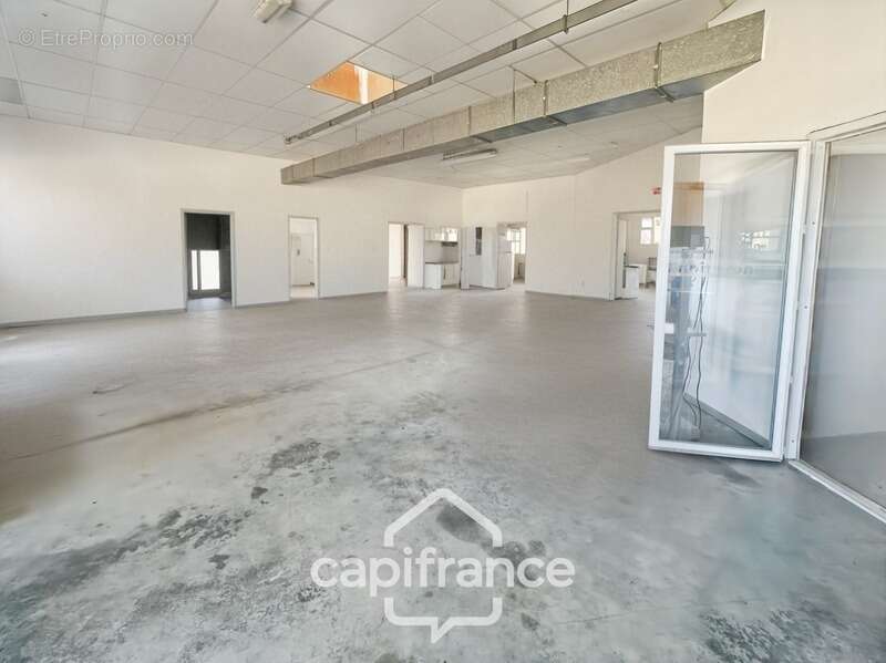 Local/bureau à vendre de 480 m2 sur 4027 m2 de terrain - photo 4