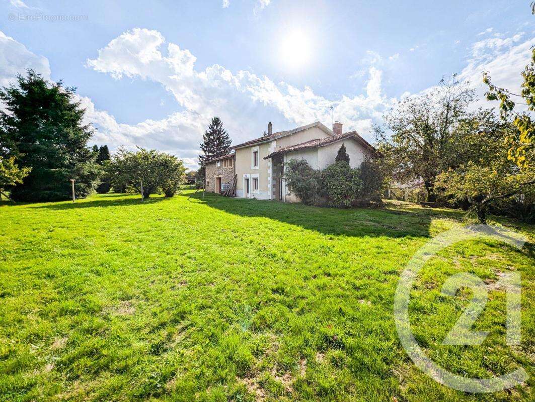 Maison à CHAILLAC-SUR-VIENNE