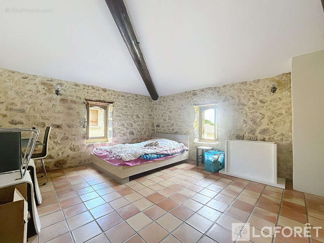 Maison à MONDRAGON
