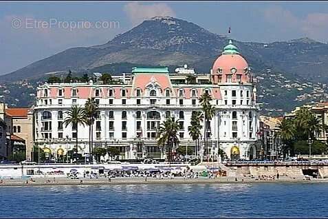 Nice Negresco : Studio dernier étage, vue mer latérale - photo 16