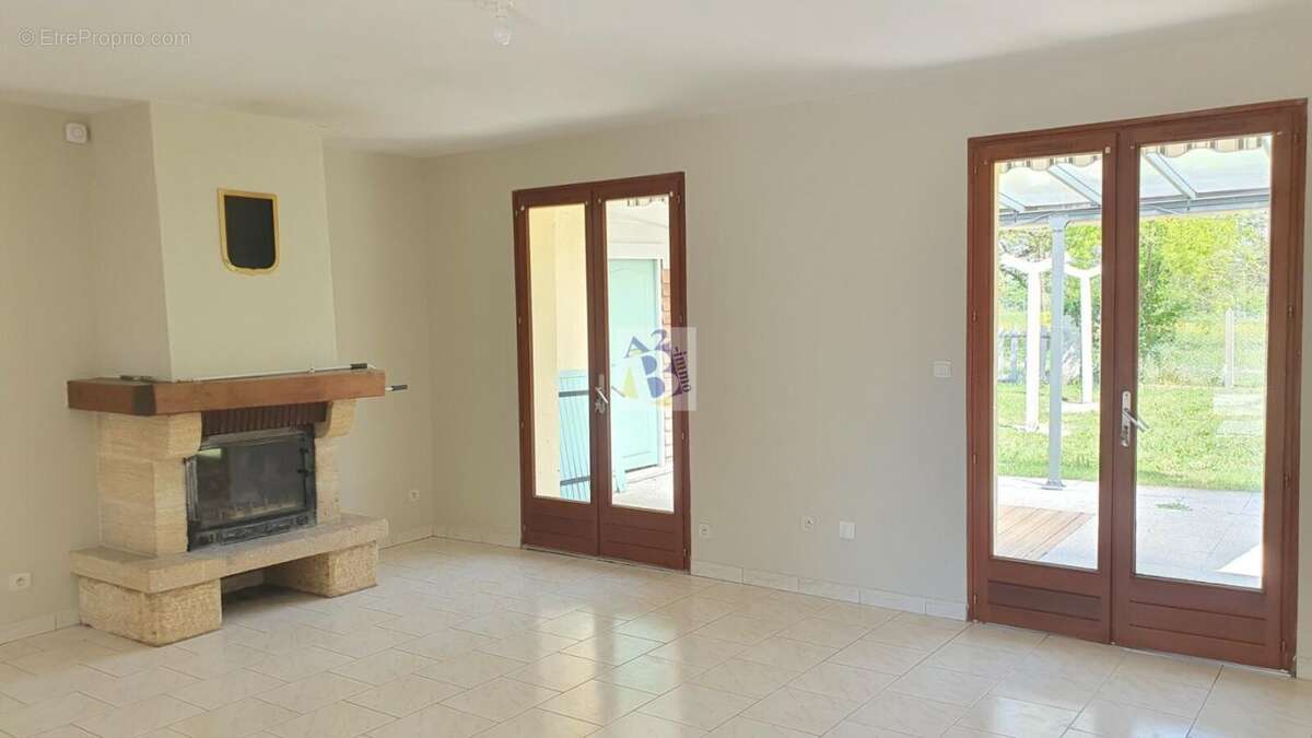 Maison à SAINT-YRIEIX-SUR-CHARENTE