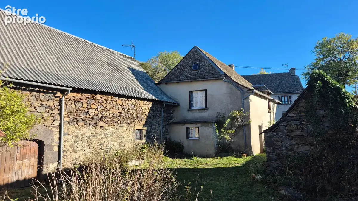 Ensemble immobilier, maison, grange sur une parcelle de 1300 m², AUBRAC - photo 5