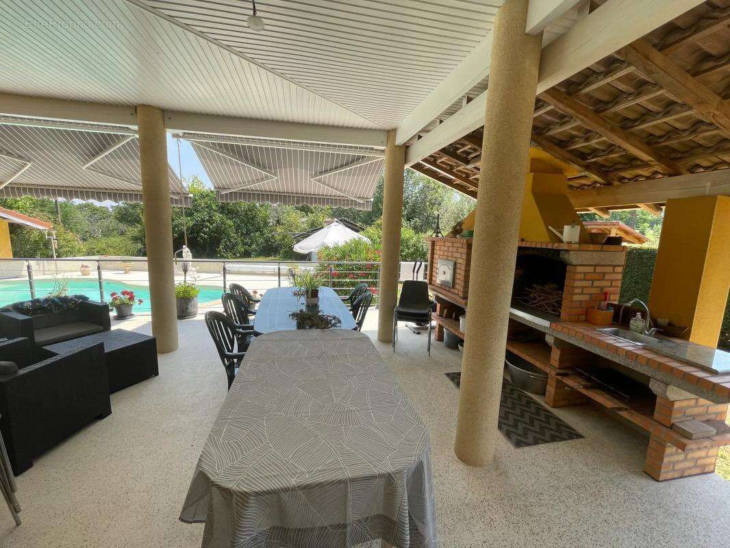 Maison de 5 pièces de 137 m² à Eauze - photo 2