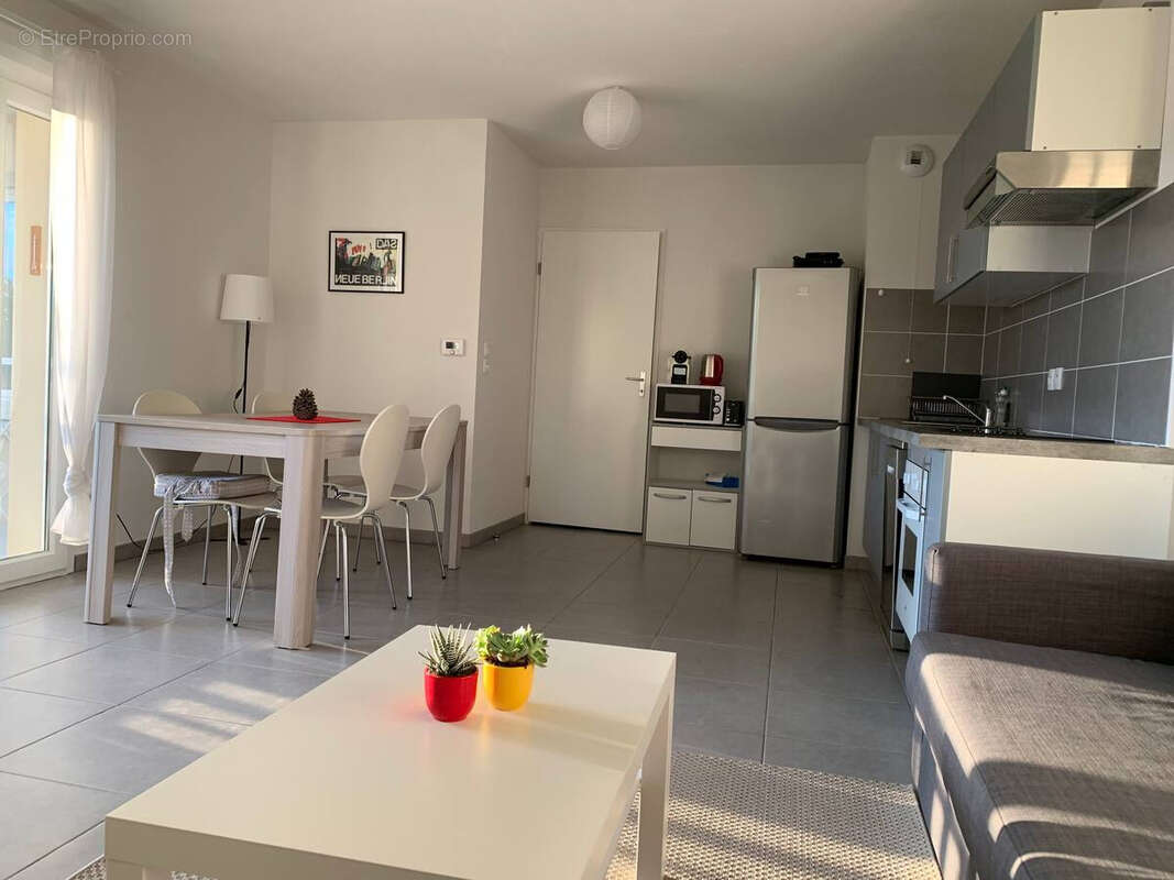 Appartement T3 - 64m2 - Terrasse, deux parkings - photo 2