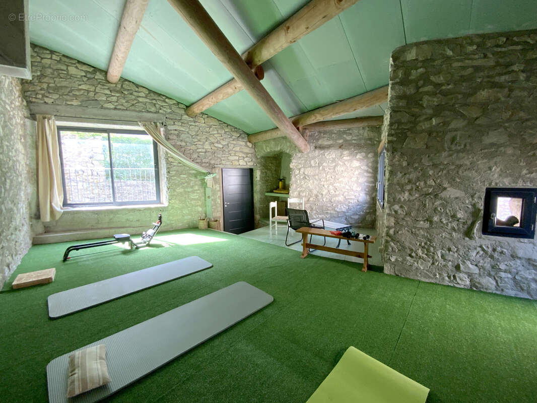 Maison de village en pierre avec cour et garage. - photo 17