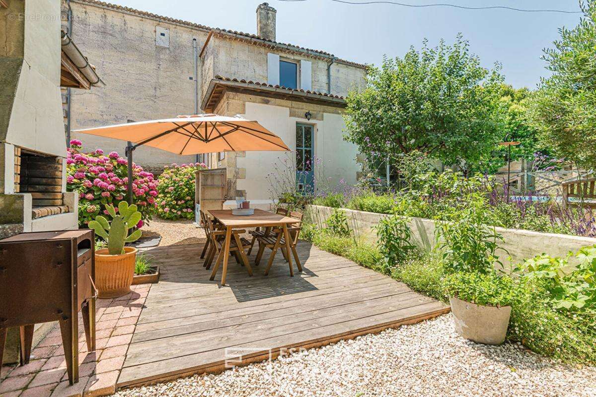 Maison à IZON