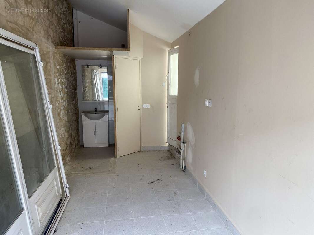 Parking à SAINT-MAUR-DES-FOSSES