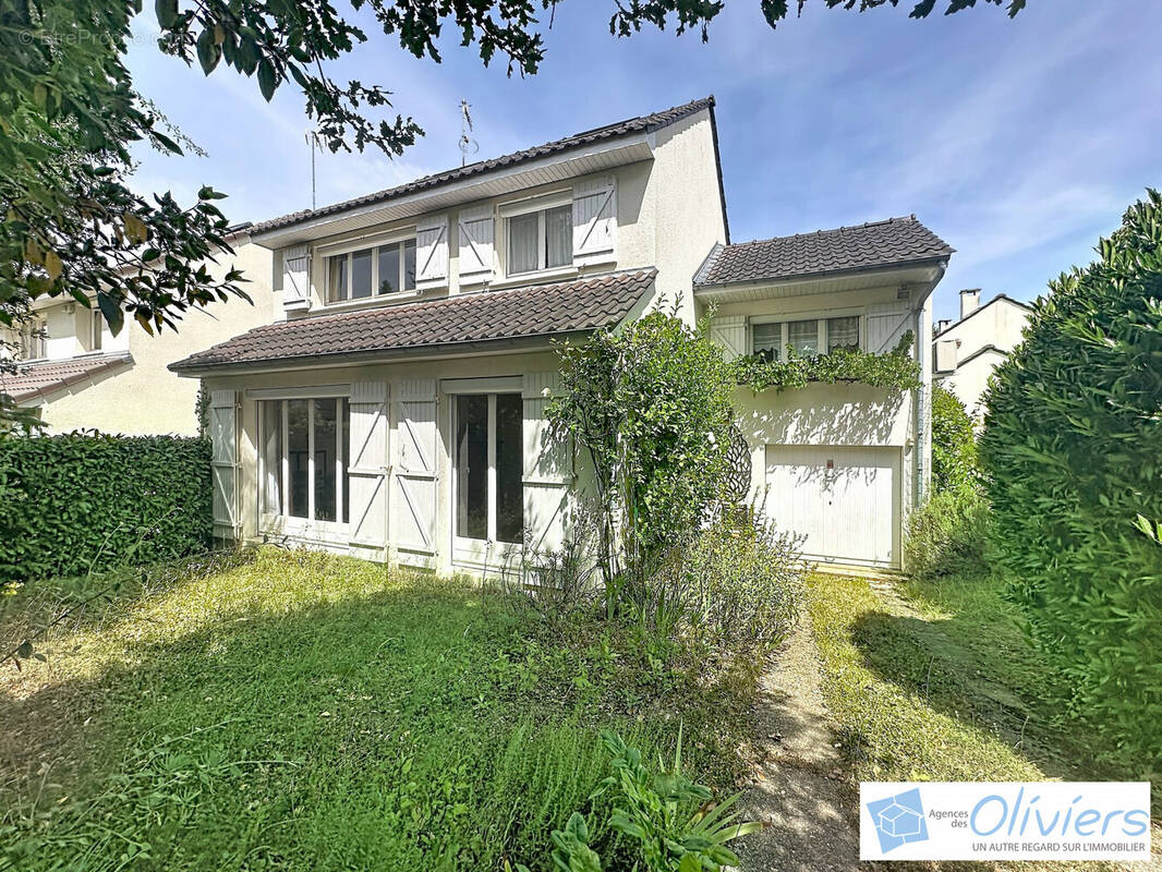 Maison à SAINT-REMY-LES-CHEVREUSE