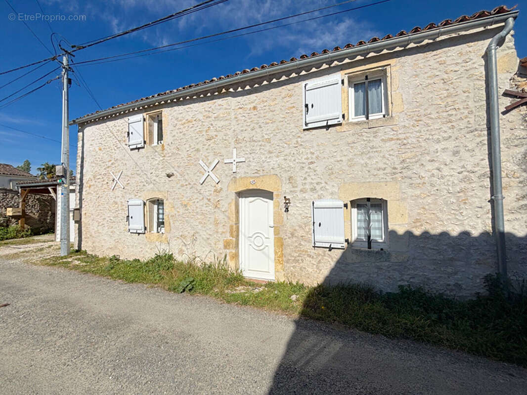 Maison à CORME-ECLUSE