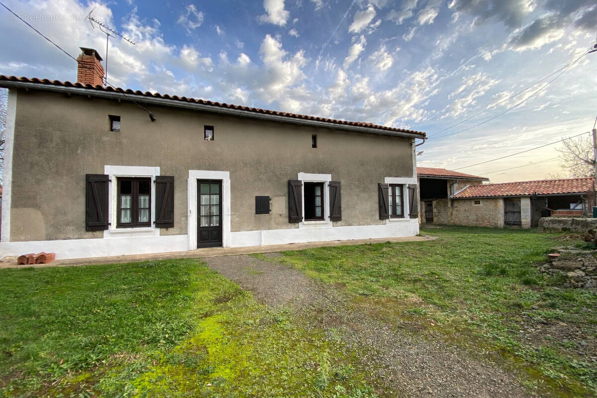 Maison à MARILLAC-LE-FRANC