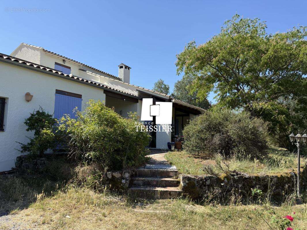 Sud Ardèche : 07260 Rosieres, Villa avec piscine sur 6800 m² - photo 4