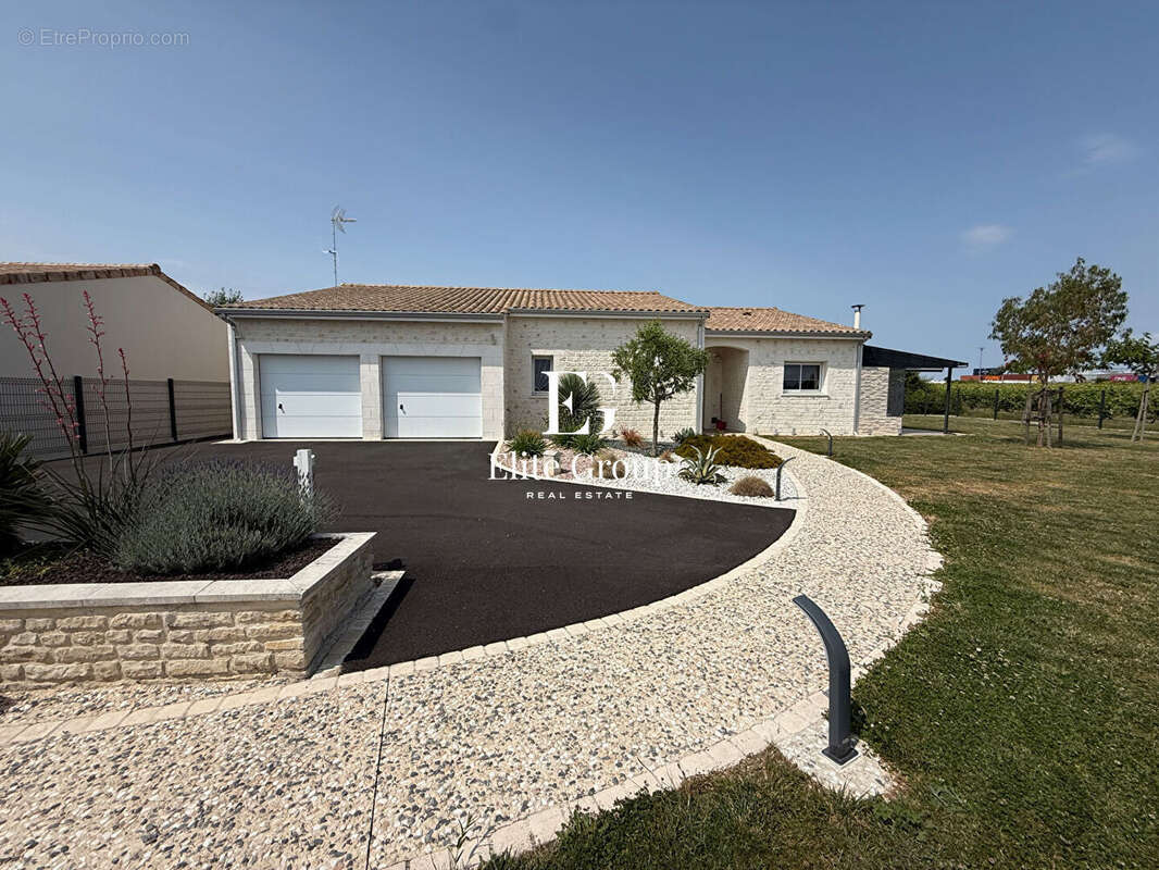 A VENDRE très joli pavillon avec piscine à Jarnac 126 m2 - photo 15