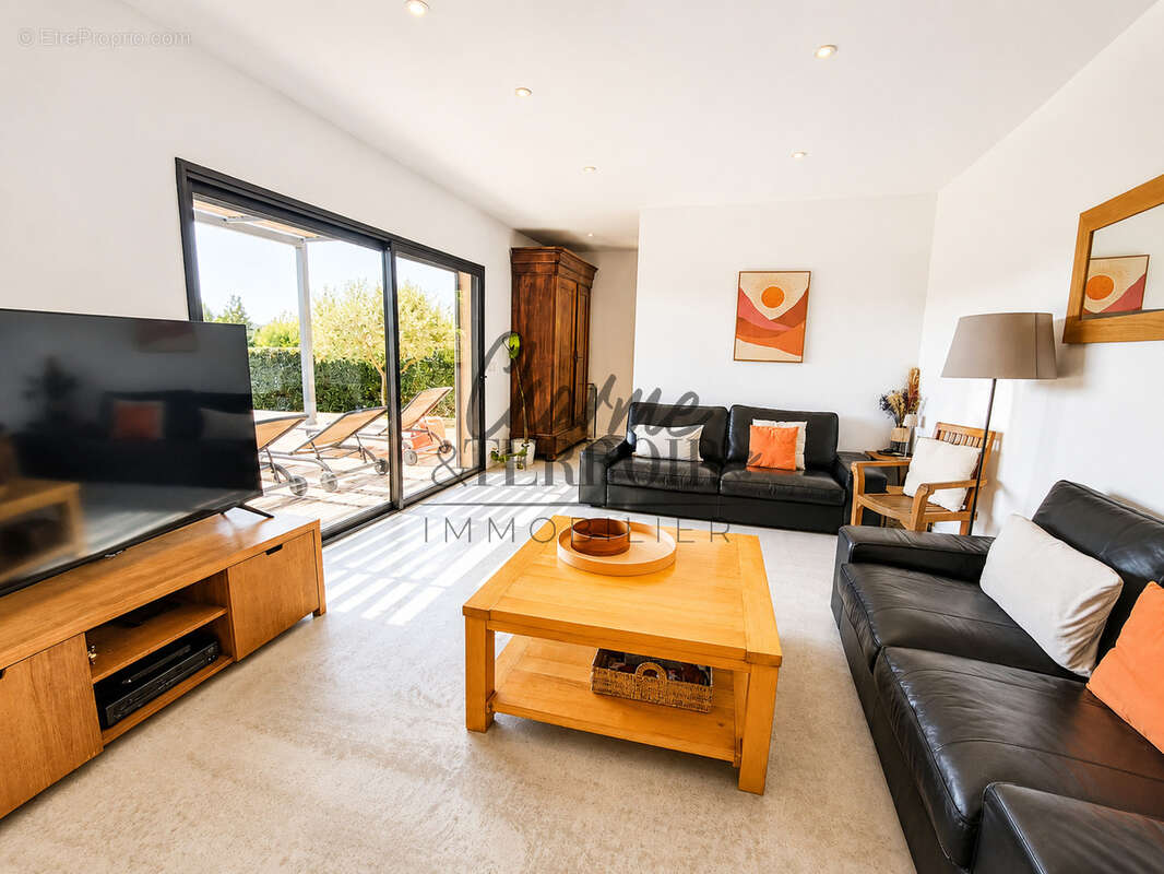 Superbe Villa contemporaine de plain-pied avec piscine et vue dégagée - photo 8