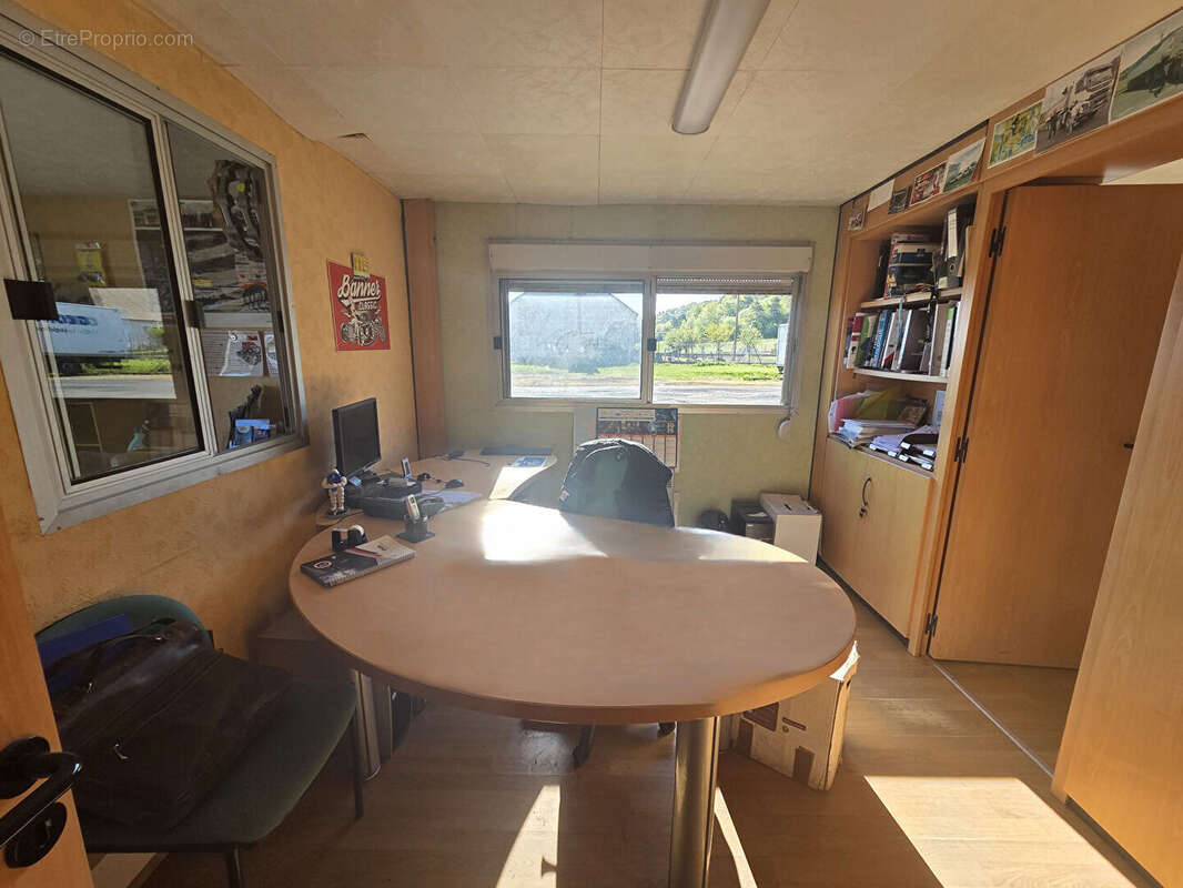 Commerce à MALAY-LE-GRAND