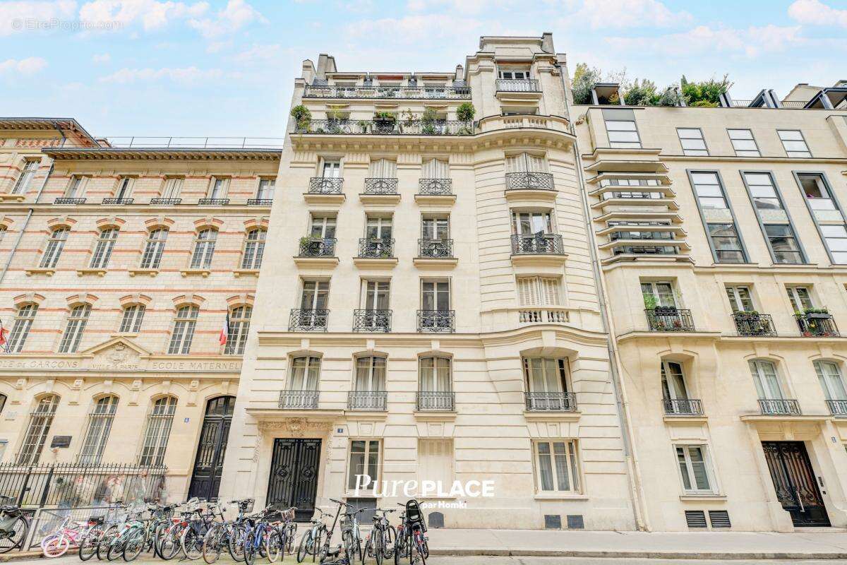 Appartement à PARIS-16E