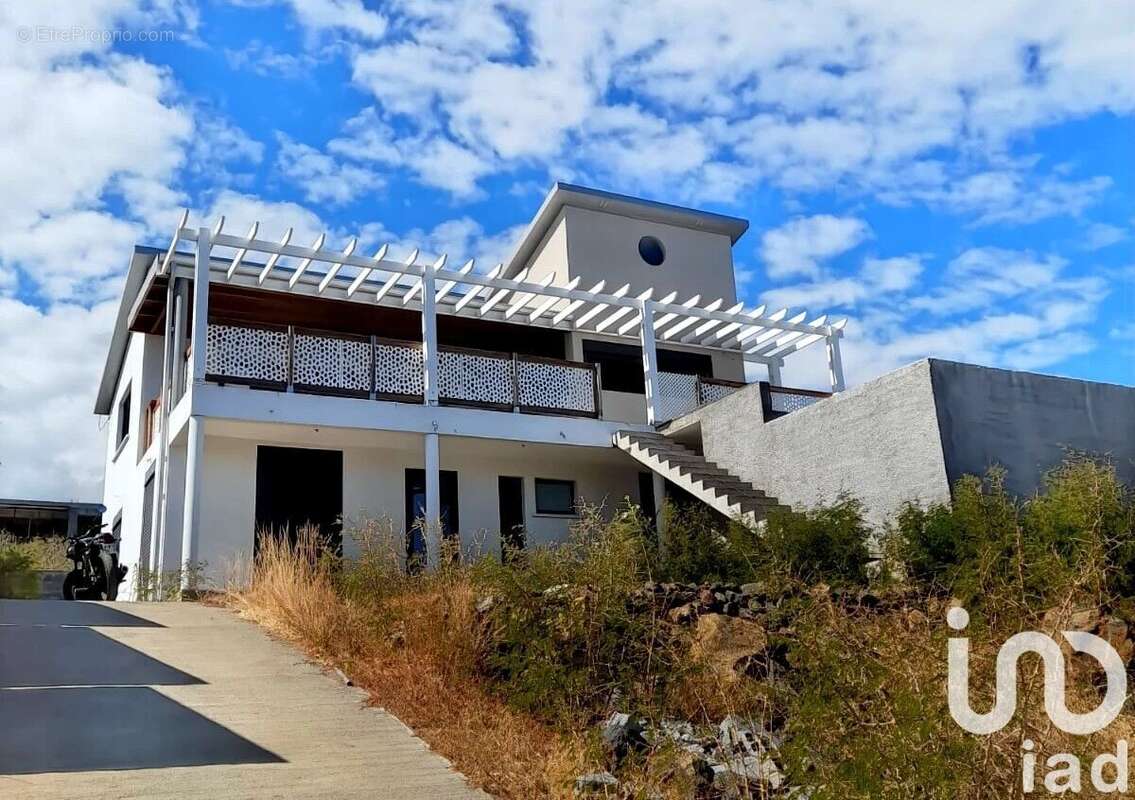 Photo 2 - Maison à LES TROIS-BASSINS