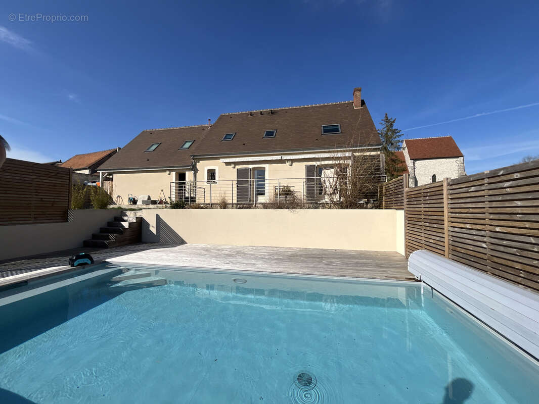 Maison à BRIARRES-SUR-ESSONNE